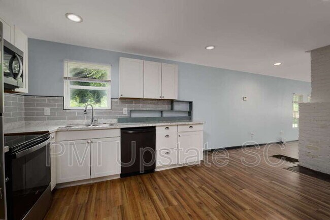 Building Photo - 249 E Hampton Ave