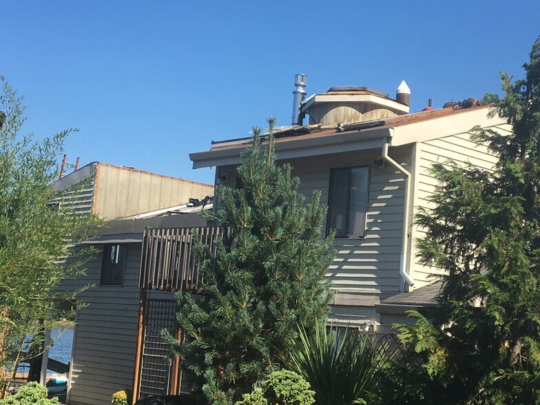 Building Photo - 2901 SE Oaks Park Way