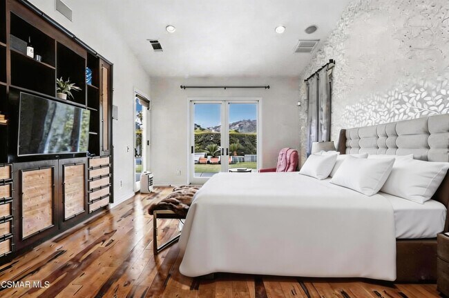 Building Photo - 9651 Sagebrush Ave