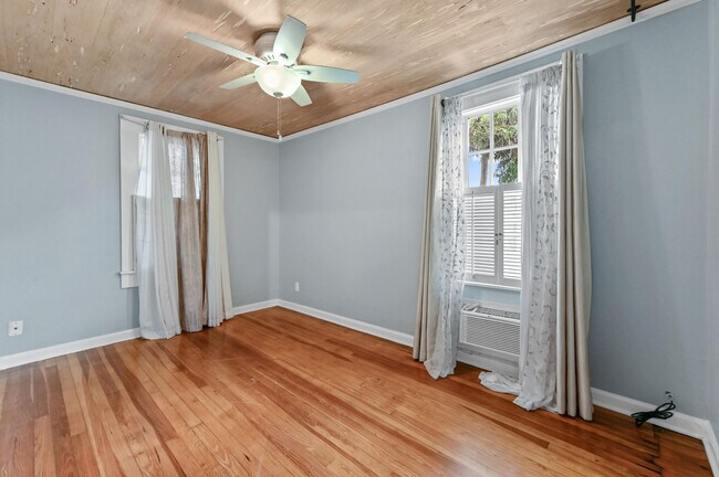 Building Photo - 424 51st St