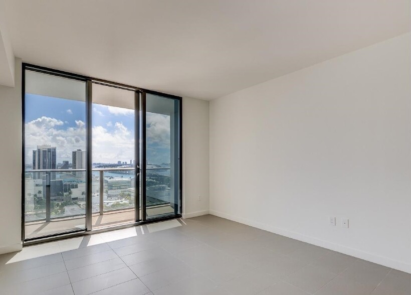 Building Photo - 1600 NE 1st Ave