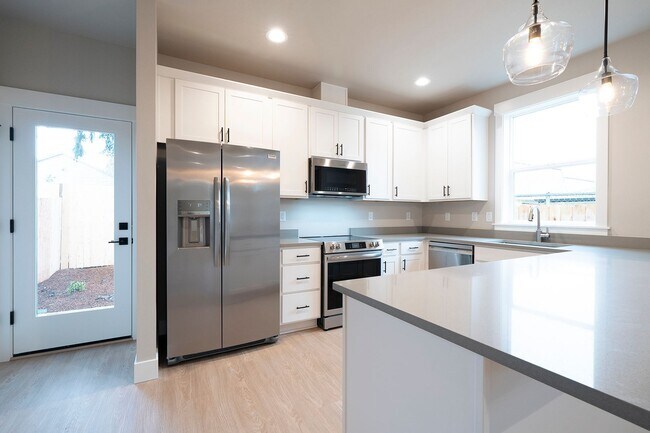 Building Photo - New Build 3 Bed, 1.5 Bath Rental Home in Centennial neighborhood!