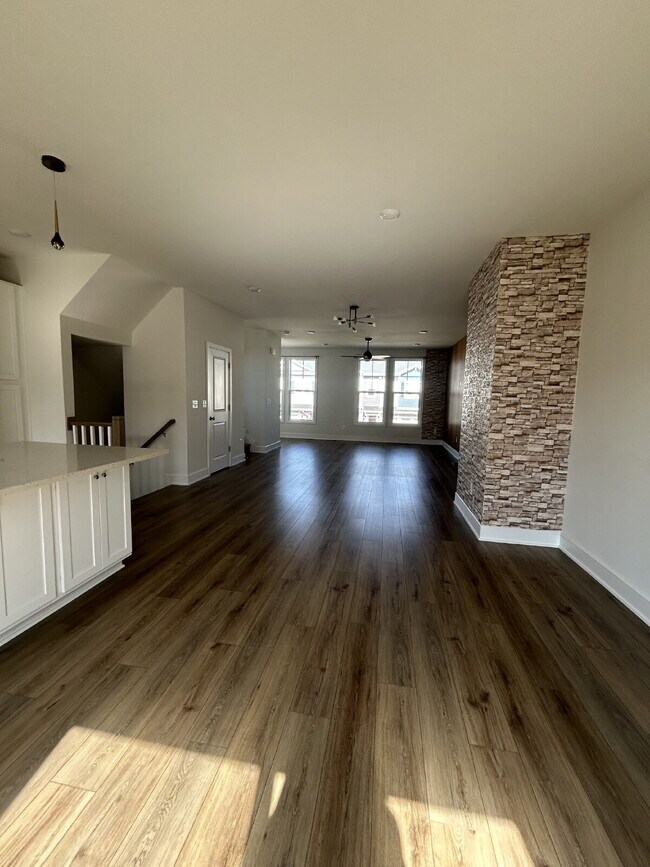 Building Photo - Upgraded 3BR End-Unit Townhome | 3.5 Baths | Garage | Lake Frederick, Pet Friendly