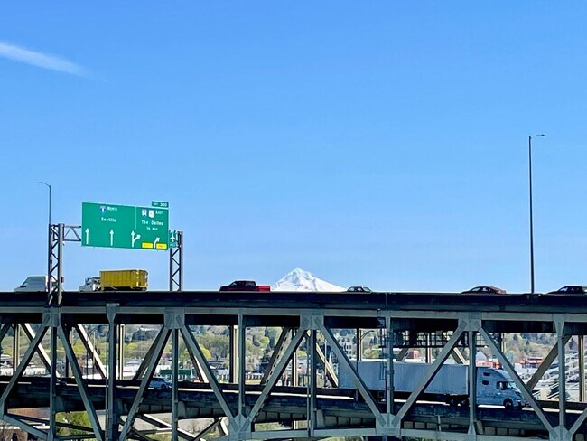 Building Photo - Beautiful 1 Bed 1 Bath Waterfront Condo w/...