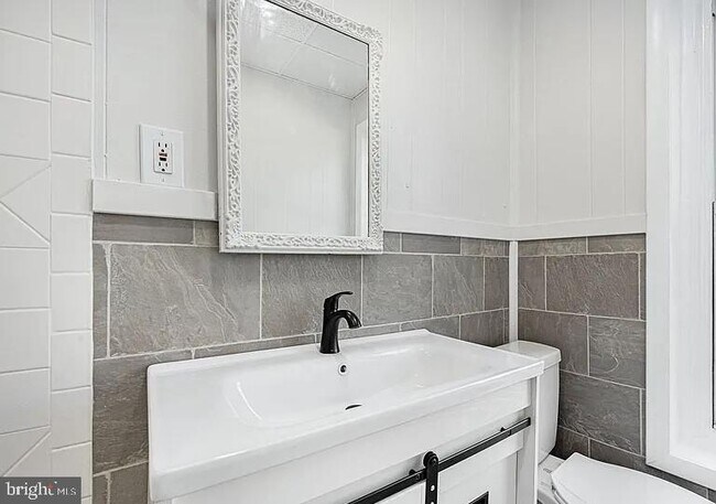 Building Photo - 851 South St