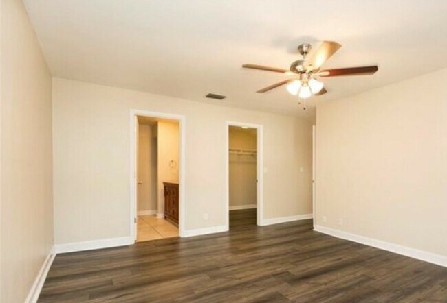 Building Photo - 2186 Greenbriar Blvd