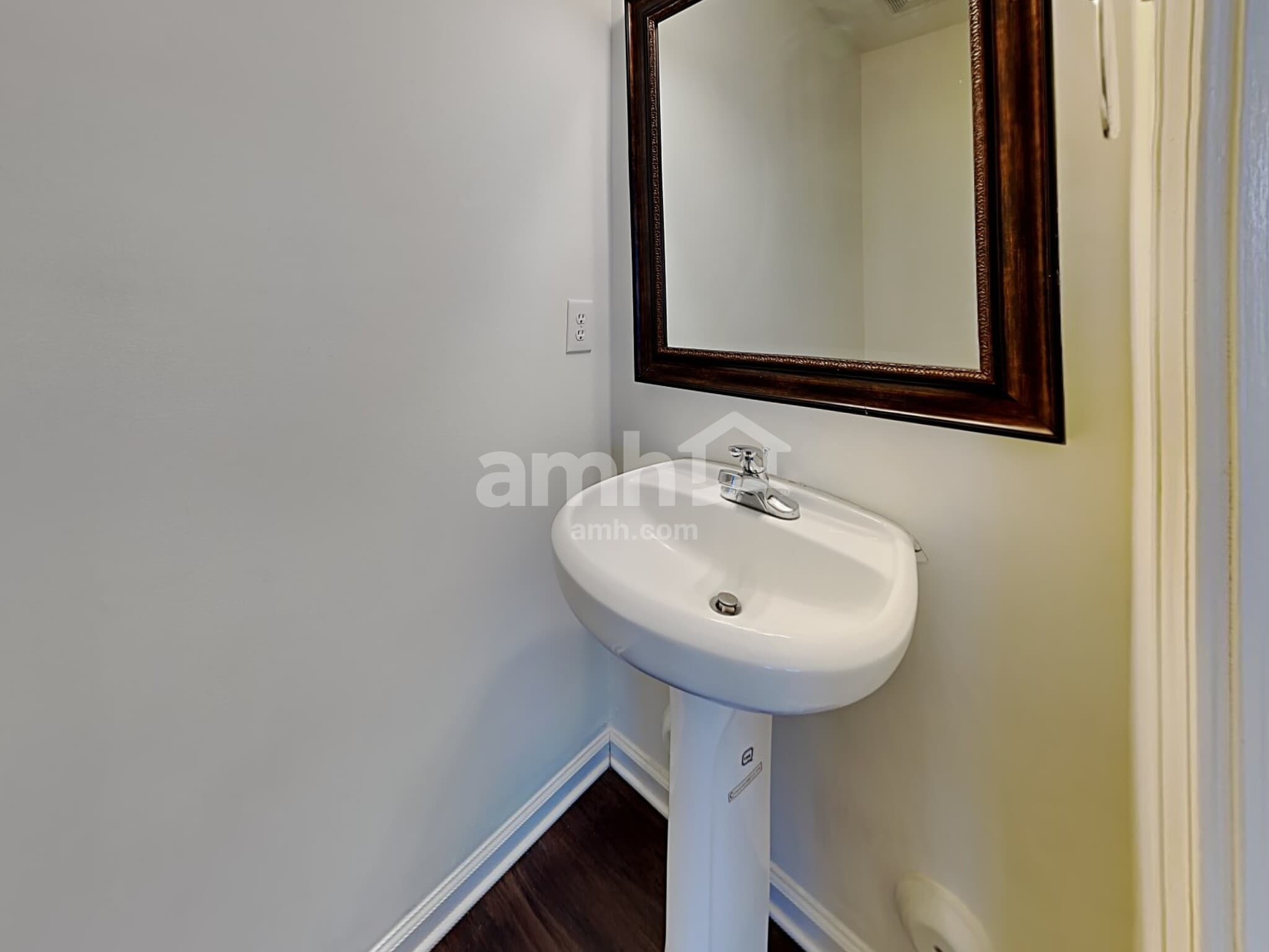 Building Photo - 1843 Longmont Dr