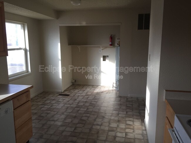Building Photo - 707 Lee Dr