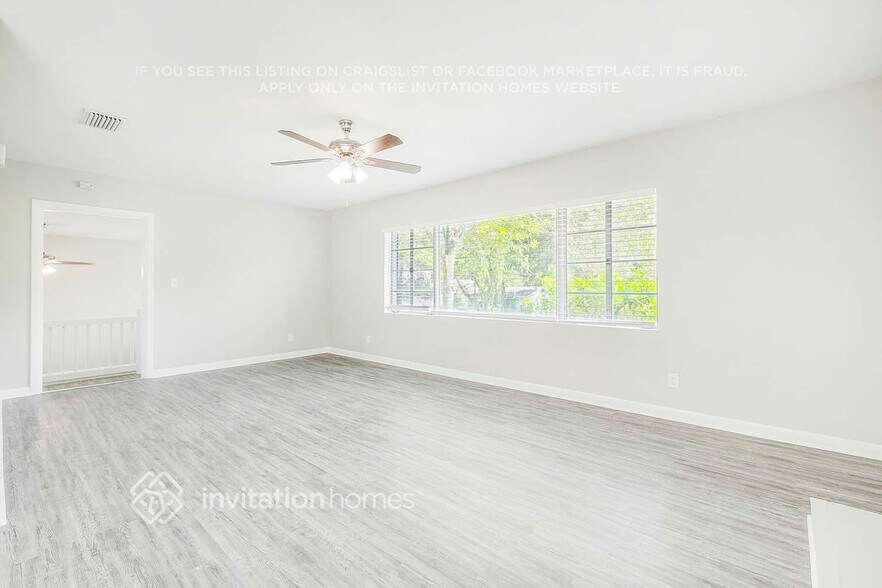 Building Photo - 2459 Mercer Cir S