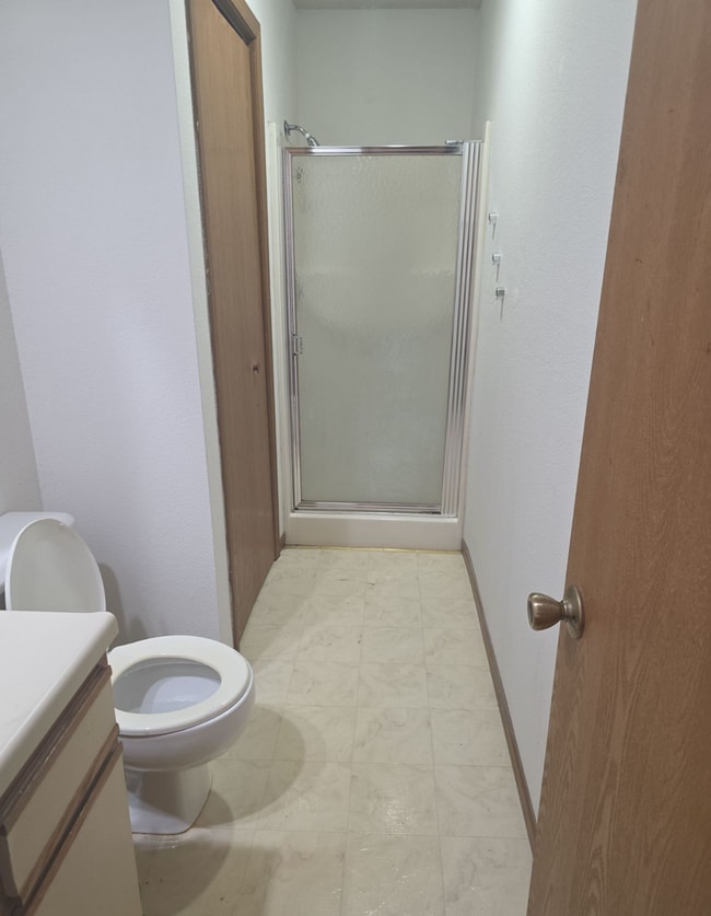 Building Photo - 3 Bed 2.5 Bath 2 Car Garage Split Duplex- Pets ok!