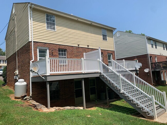 Building Photo - 114 Water Gate Dr