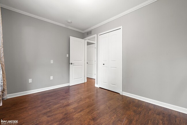 Building Photo - 1483 Bennaville Ave