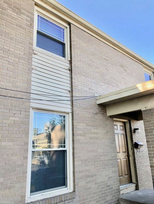 Building Photo - 1832 Sutton Pl