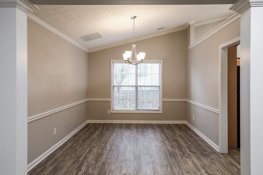 Building Photo - 752 Fairmont Park Dr