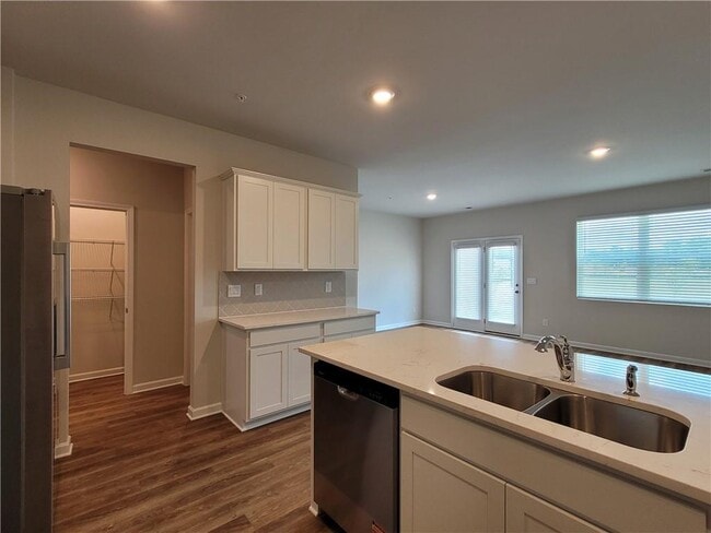 Building Photo - 310 Sound Cir