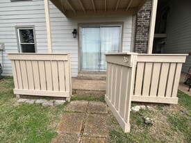 Building Photo - 809 Ashlawn Pl