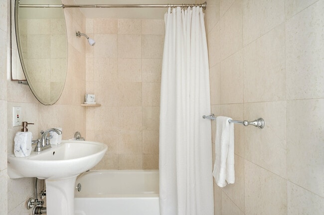 Building Photo - 240 W 73rd St