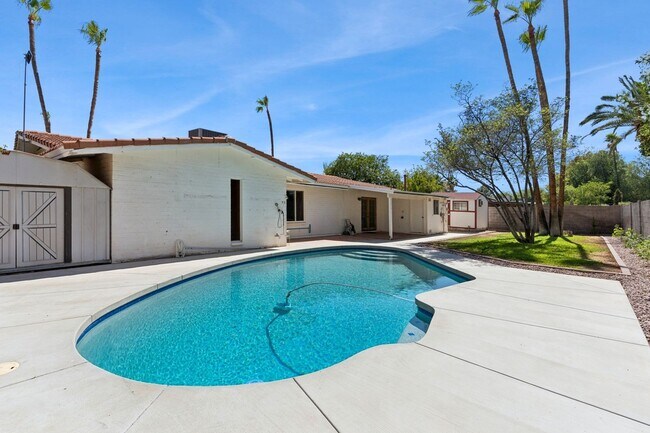 Building Photo - Charming 3BR House in Scottsdale with new ...