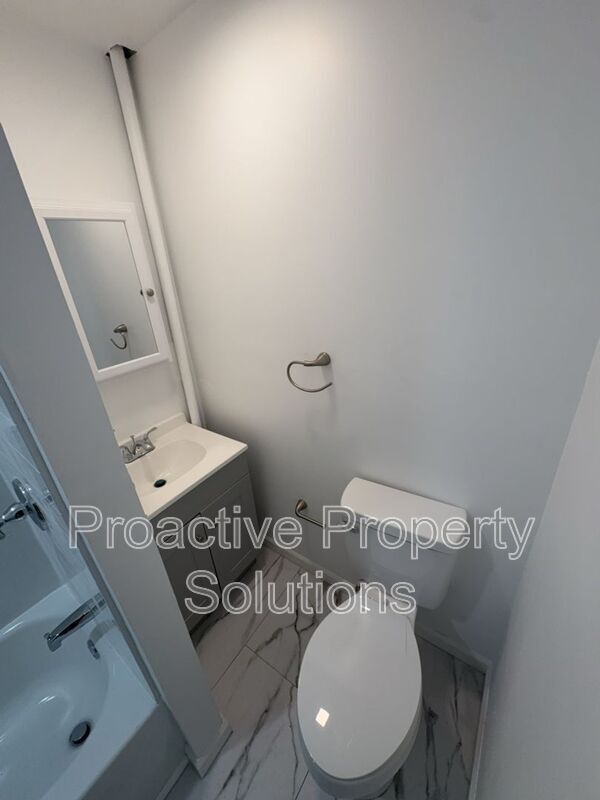 Building Photo - 718-720 Archbald St