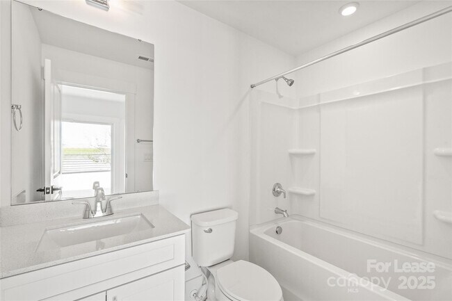 Building Photo - 425 Blairhill Rd