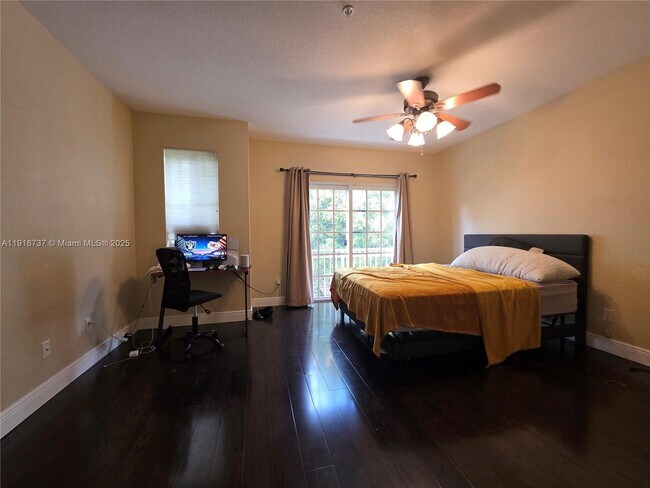 Building Photo - 2612 SW 81st Terrace