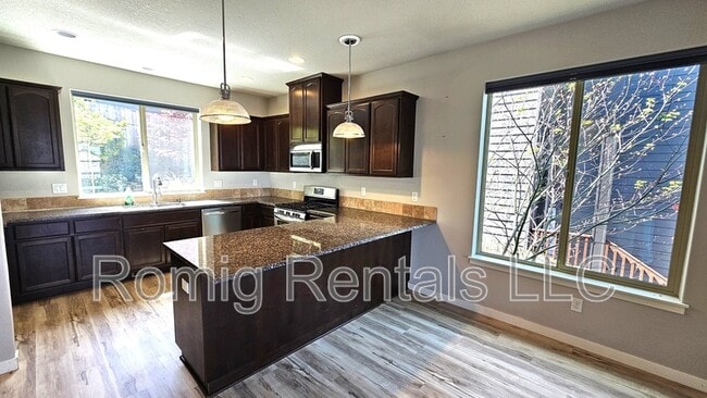 Building Photo - 1405 NE 71st Dr