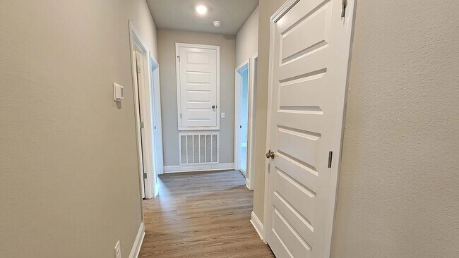 Building Photo - 10532 S Redland St