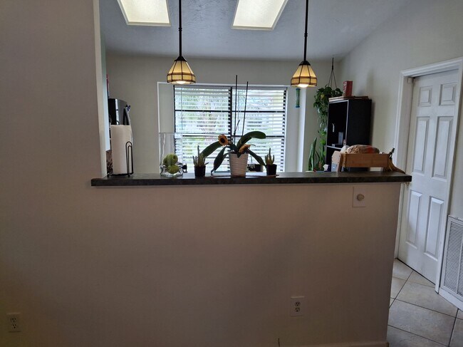 Building Photo - 385 Toledo St