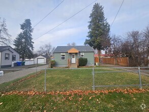 Building Photo - Beautiful Home in the Valley