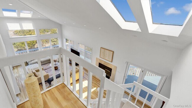 Building Photo - 552 Dune Rd