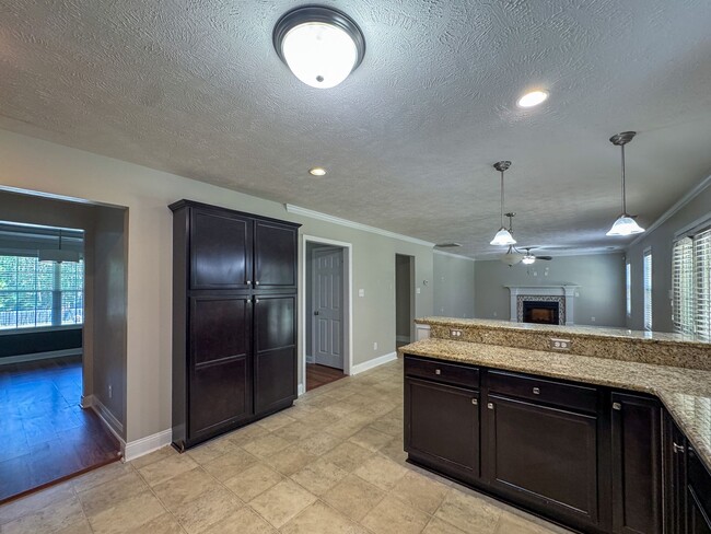 Building Photo - Beautiful 4 Bed 2.5 Bath Home in Raeford