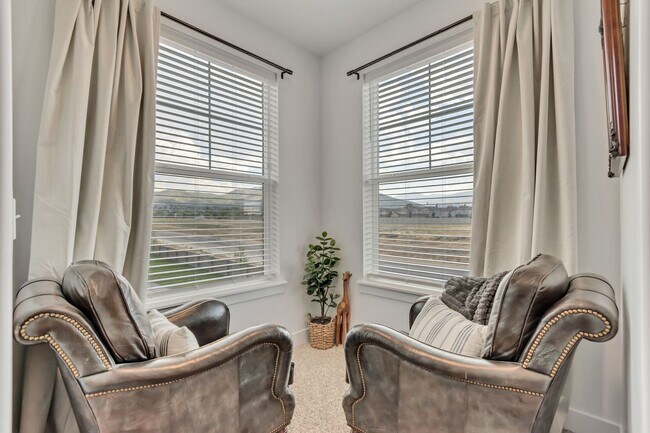 Building Photo - 1/2 OFF FIRST MONTH'S RENT-Condominium in Prime Riverton Location