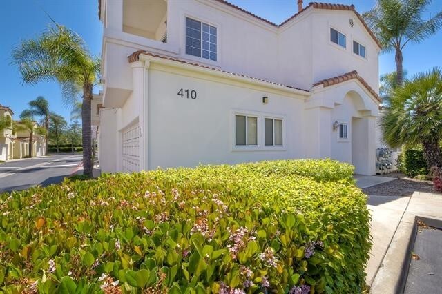 Building Photo - Spacious Townhome in San Marcos, 2-Car Gar...