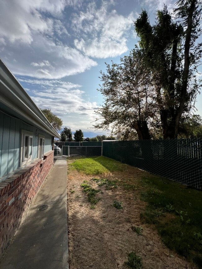 Building Photo - Non-Refundable & Security Deposit Total: $1800.00