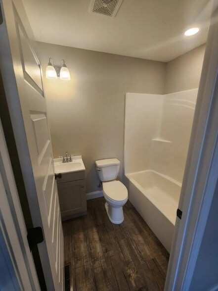 Building Photo - 107 Townview Dr