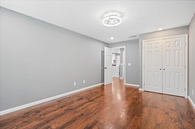 Building Photo - 2120 Krenson St