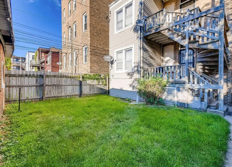 Building Photo - 8022 S St Lawrence Ave