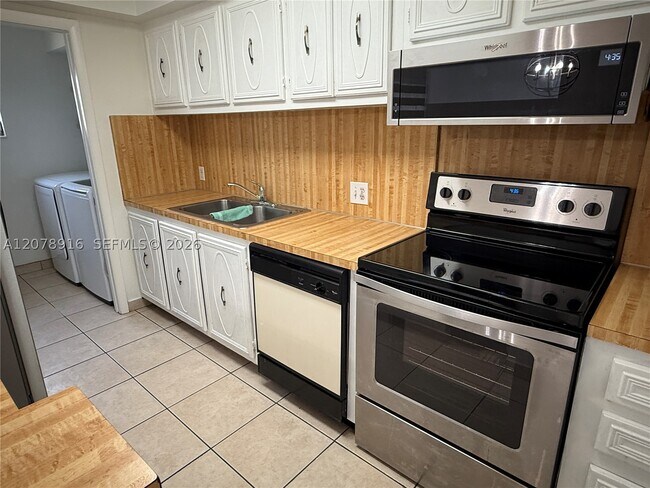 Building Photo - 8401 SW 107th Ave