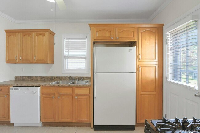 Building Photo - 24 Firth St