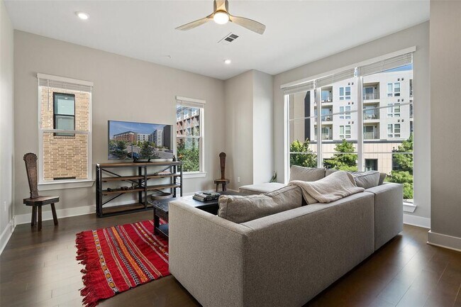 Building Photo - 4501 Jackson Ave