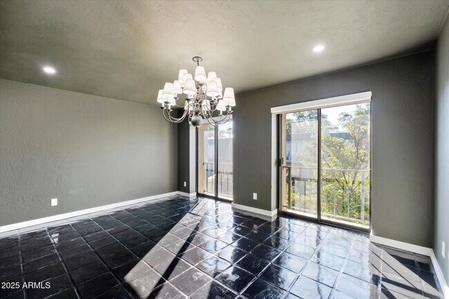 Building Photo - 1018 E Osborn Rd