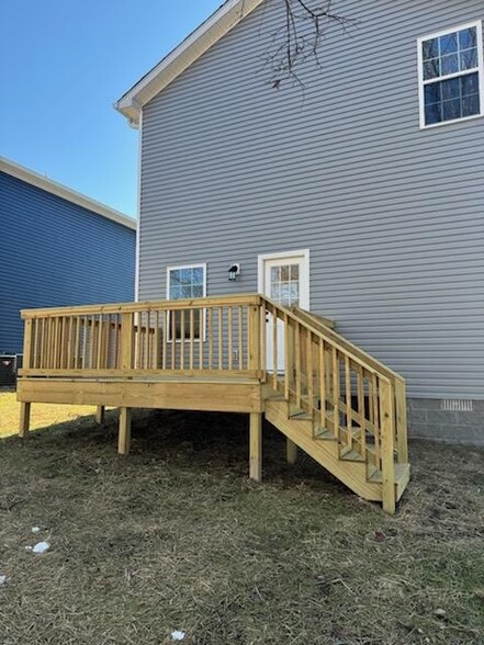 Building Photo - 402 E Bledsoe St