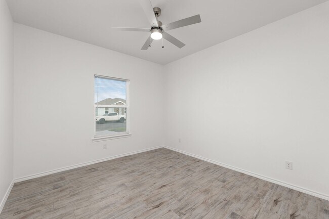 Building Photo - 2718 Maria Dr