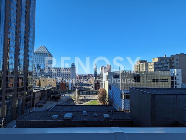 Building Photo - Available now - downtown Saint Paul Views - 1 Bed/1Bath Condo
