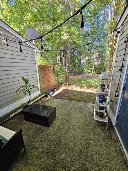 Building Photo - 117 Forest Oaks Dr