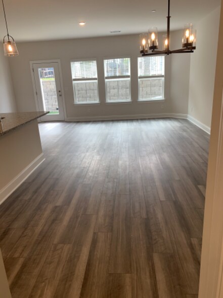 Building Photo - 204 Douglas Bend Rd