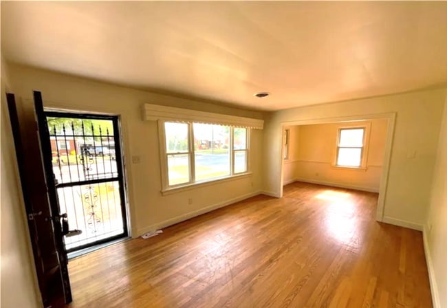Building Photo - 3 Bedroom / North Avenue, 23222