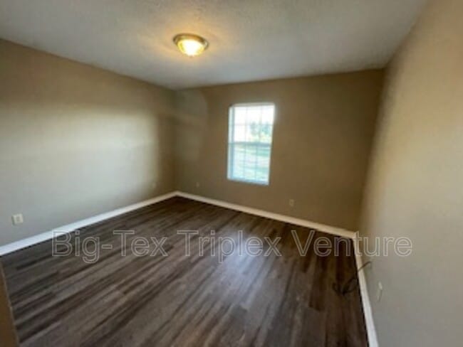 Building Photo - 267 N Pecan St