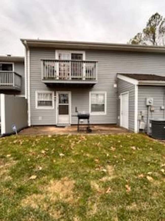 Building Photo - Stunning 3 bedroom/2 bathroom home with AMAZING lake view!