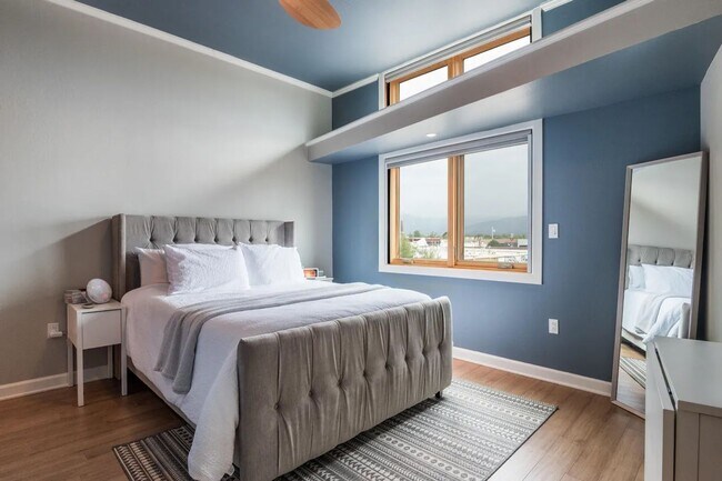 Building Photo - Modern Art Deco Two Bedroom Condo in Nob Hill